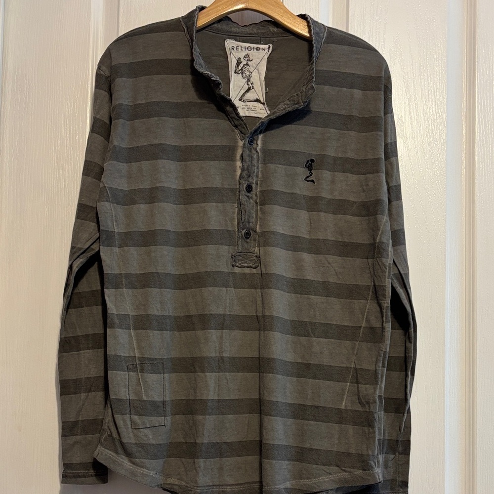Men’s Long Sleeve Striped Henley Shirt in Charcoal/Gray Y2K Cotton